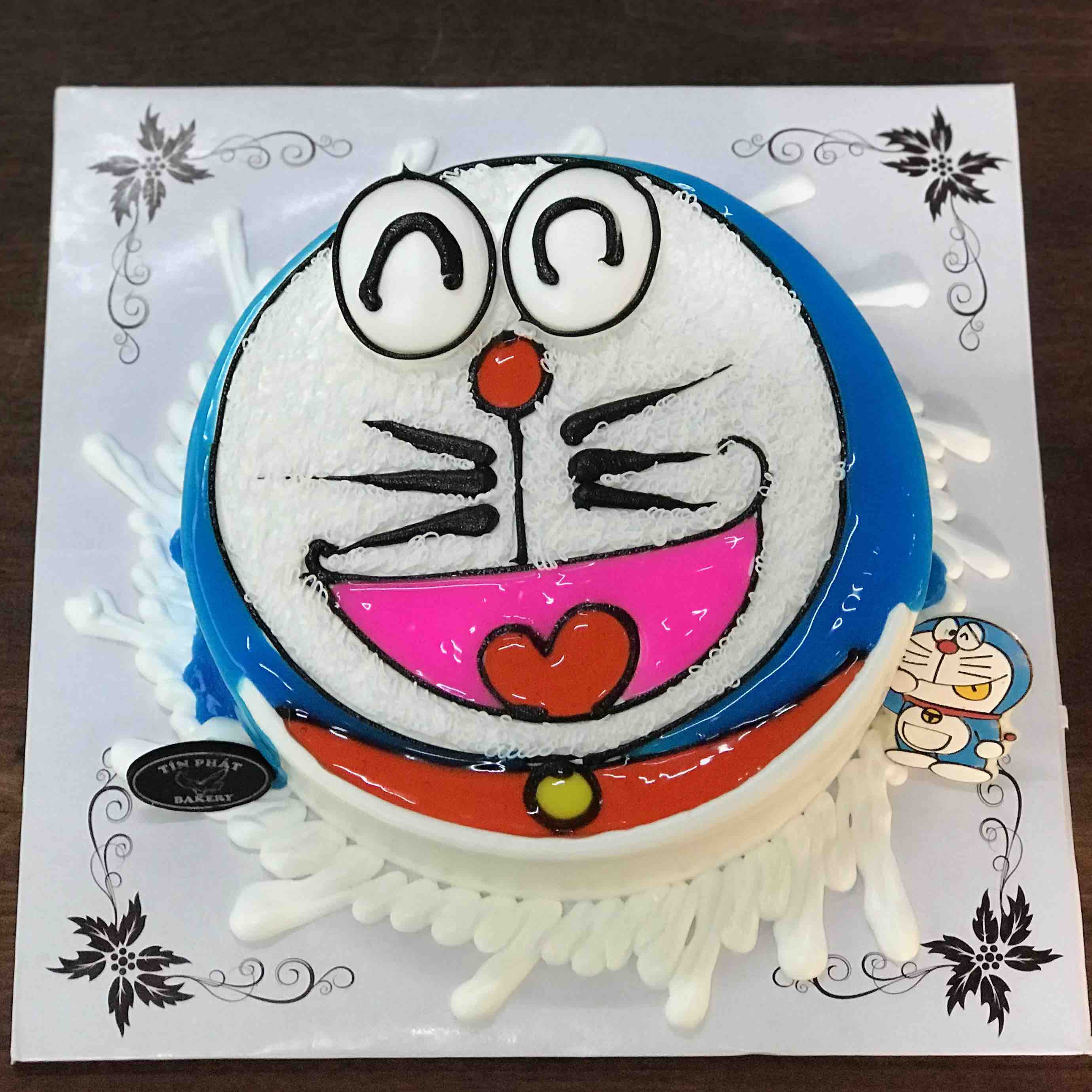 Bánh kem Doremon 20: Chàng mèo máy Doremon đã trưởng thành và kỷ niệm 20 năm đầy ý nghĩa. Và để đánh dấu sự kiện này, chúng tôi xin giới thiệu đến bạn chiếc bánh kem Doremon 20 với hình ảnh tuyệt đẹp và hương vị thơm ngon đặc trưng. Hãy cùng chia sẻ niềm vui này cùng bạn bè và người thân.