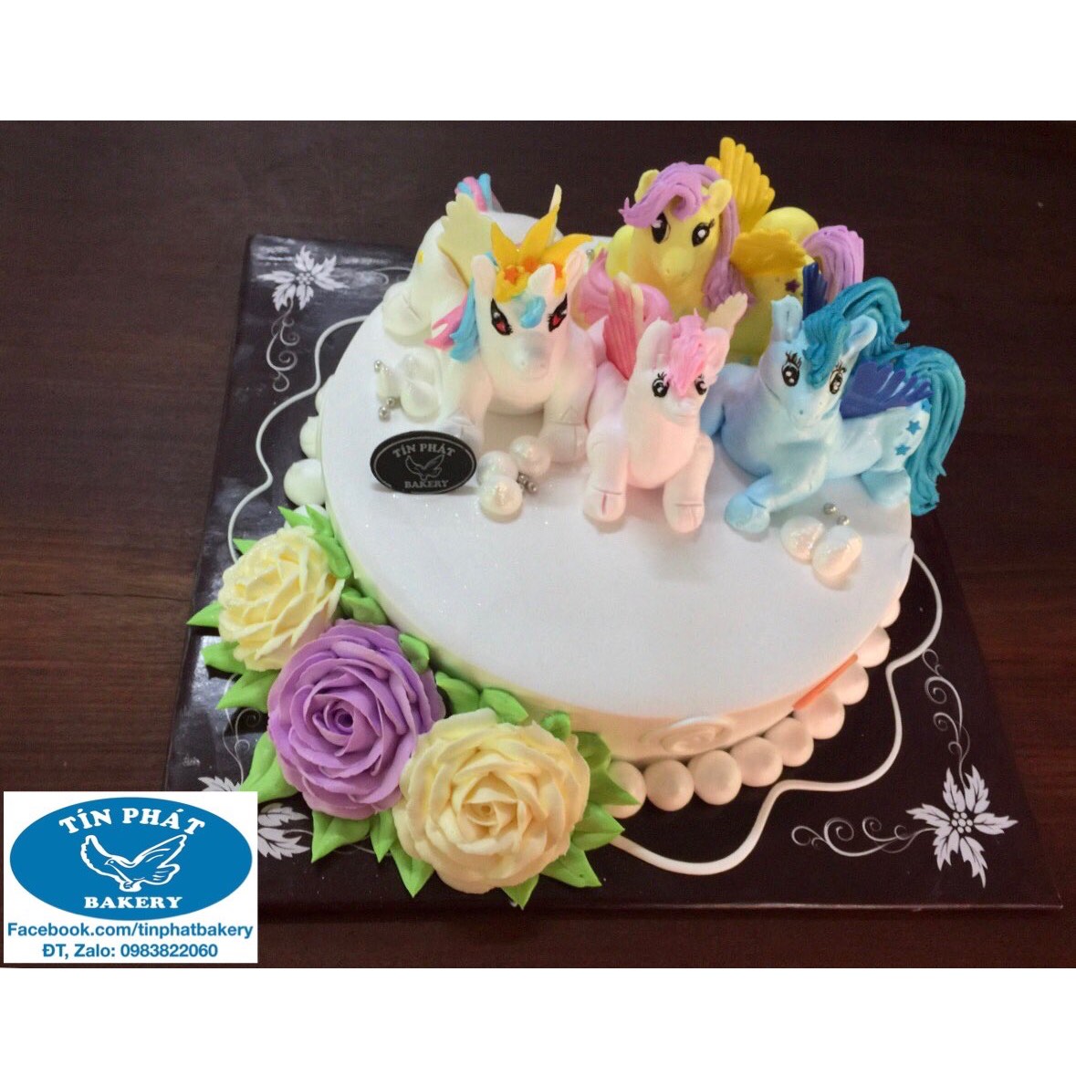 Bánh sinh nhật công chúa 1 - Bánh fondant chủ đề bé và ngựa pony cho tiệc sinh  nhật - Blisbi Bakery