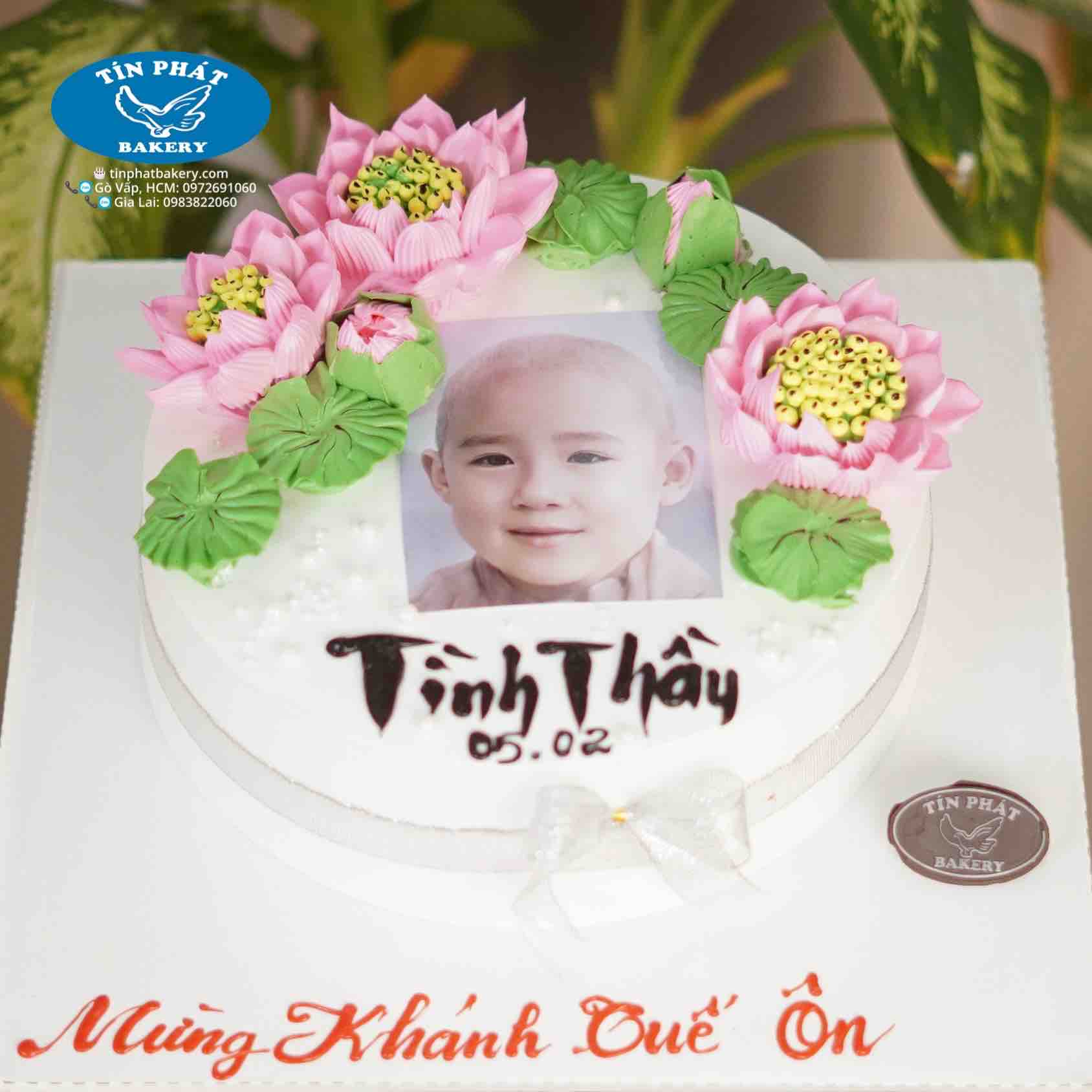 Bánh sinh nhật hoa sen kem tươi  Thu Hường bakery