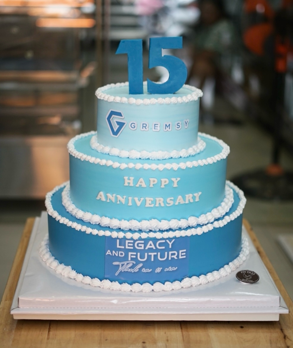 Bánh Kem 3 Tầng Mừng 15 Năm Thành Lập Công Ty TP 3051