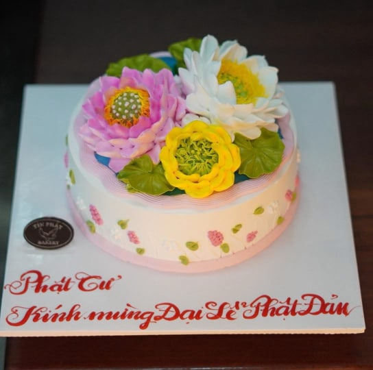 Bánh Kem Thuần Chay Hoa Sen 3 Màu TP 3006